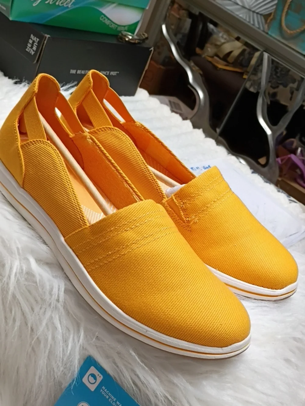 New Clarks Breeze Slip-On Canvas Loafers in Mustard Orange 9 Narrow